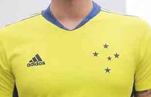 Novo uniforme do Cruzeiro, produzido pela Adidas