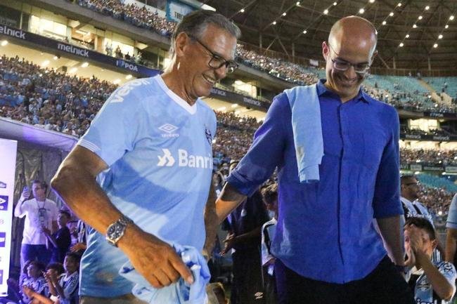 Luis Surez foi apresentado na Arena Grmio nesta quarta-feira (4/1)