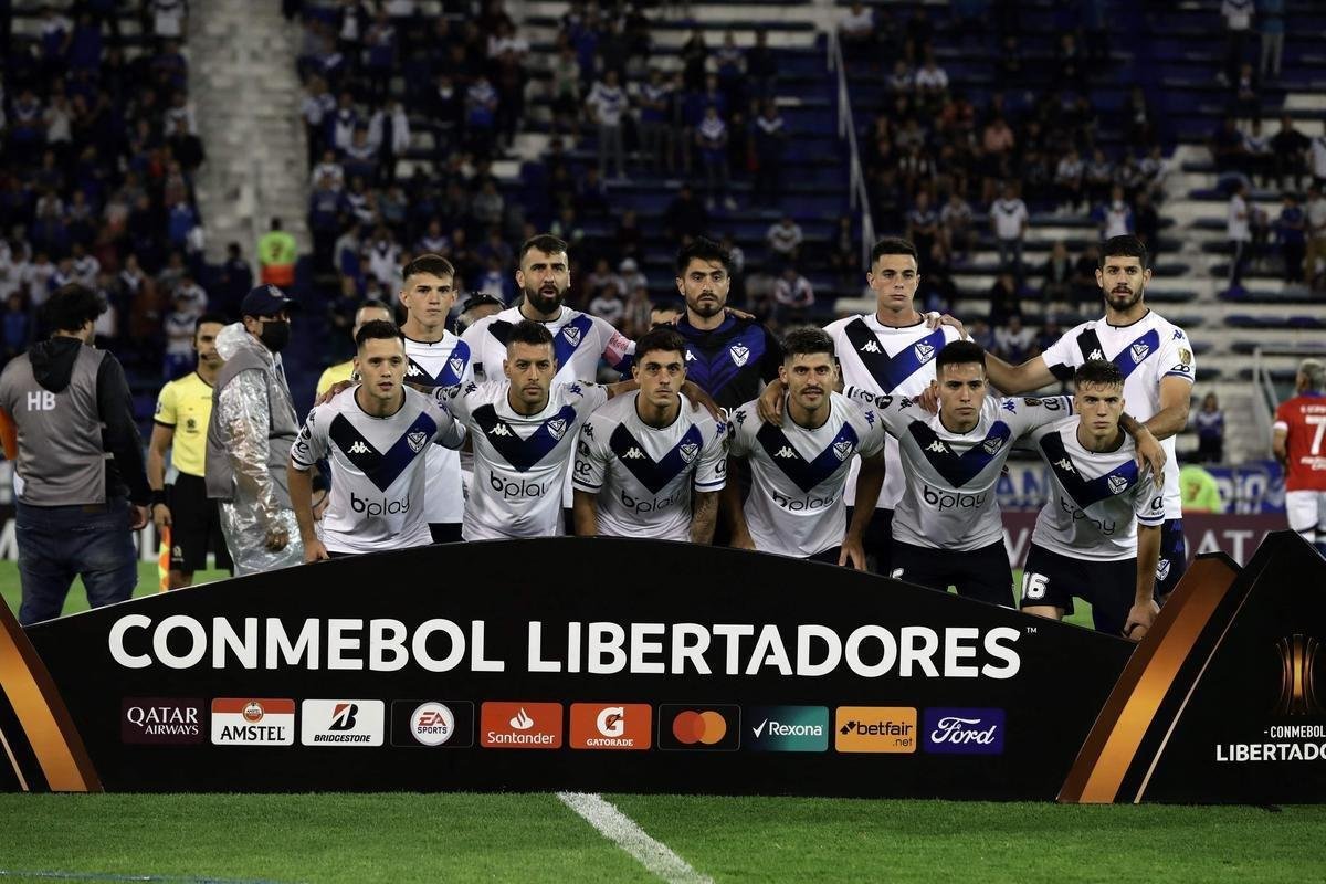 Vlez (2 colocado do Grupo C)
