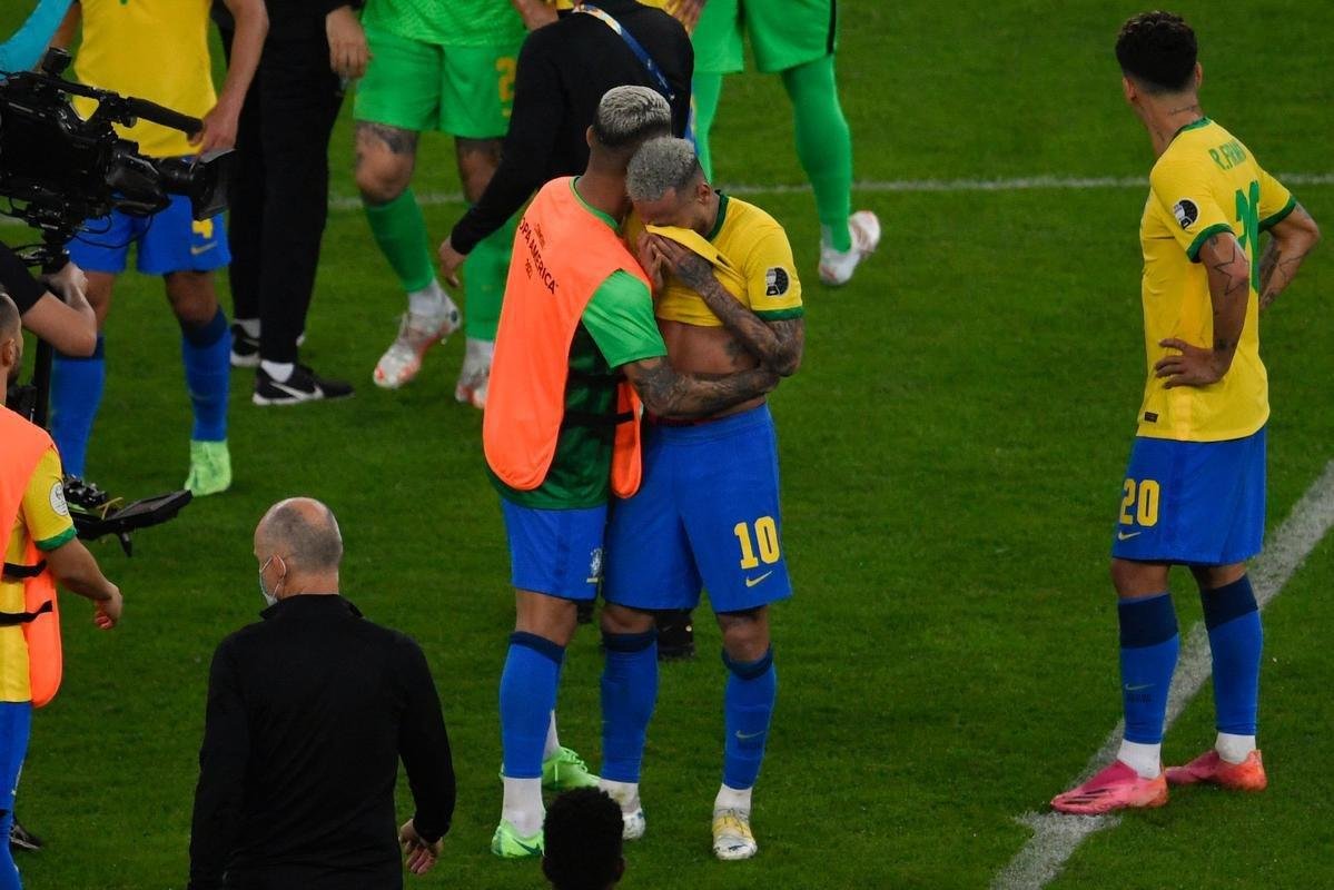 Jogadores da Seleo Brasileira lamentam derrota para Argentina na final da Copa Amrica, por 1 a 0, no Maracan 