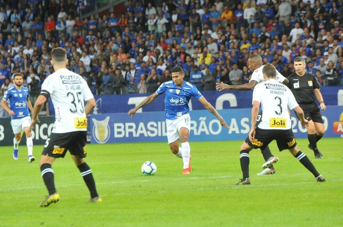 Fotos de Cruzeiro x Corinthians, no Mineiro, pela oitava rodada do Campeonato Brasileiro