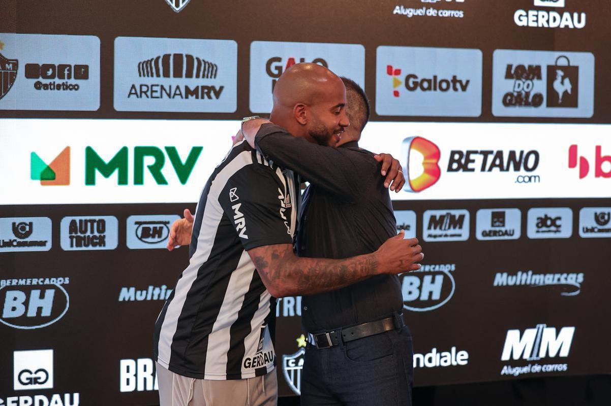 Veja fotos da apresentao de Patrick no Atltico