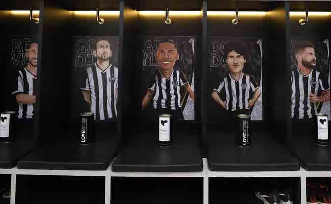 Atlético personalizou vestiário da Cidade do Galo, em Vespasiano, com caricaturas de atletas