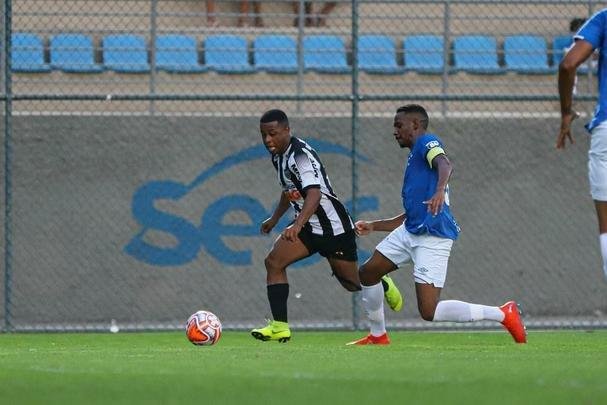Bruno Michel - O jovem atacante de 20 anos foi revelado pelo So Bernardo-SP e estava no time profissional do Ohod Al-Medina, da Arbia Saudita. Ele jogou seis partidas com a camisa do Atltico e esteve na campanha do ttulo mineiro deste ano.