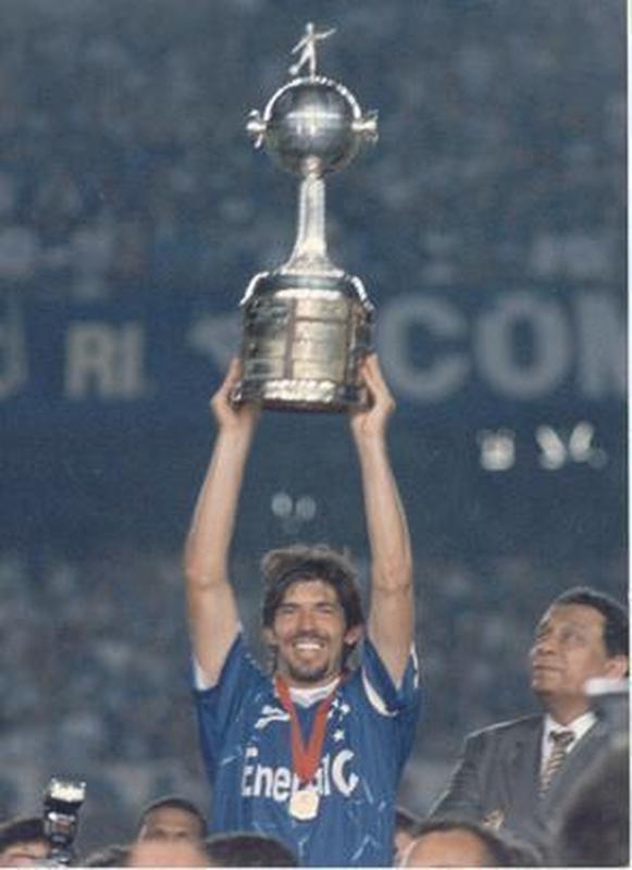 Gottardo levanta a taça Libertadores