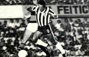 Copa do Mundo de 1986 (Mxico) - Mozer (esquerda) foi substitudo por Mauro Galvo.