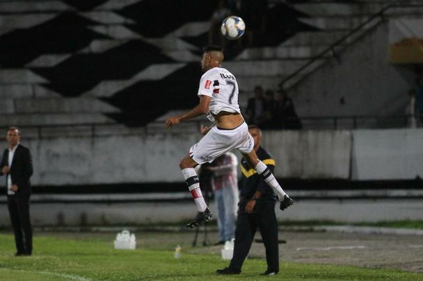 Santa Cruz e Botafogo-PB se enfrentaram pela 12ª rodada da Série C do Campeonato Brasileiro para se manterem na briga pelo G4