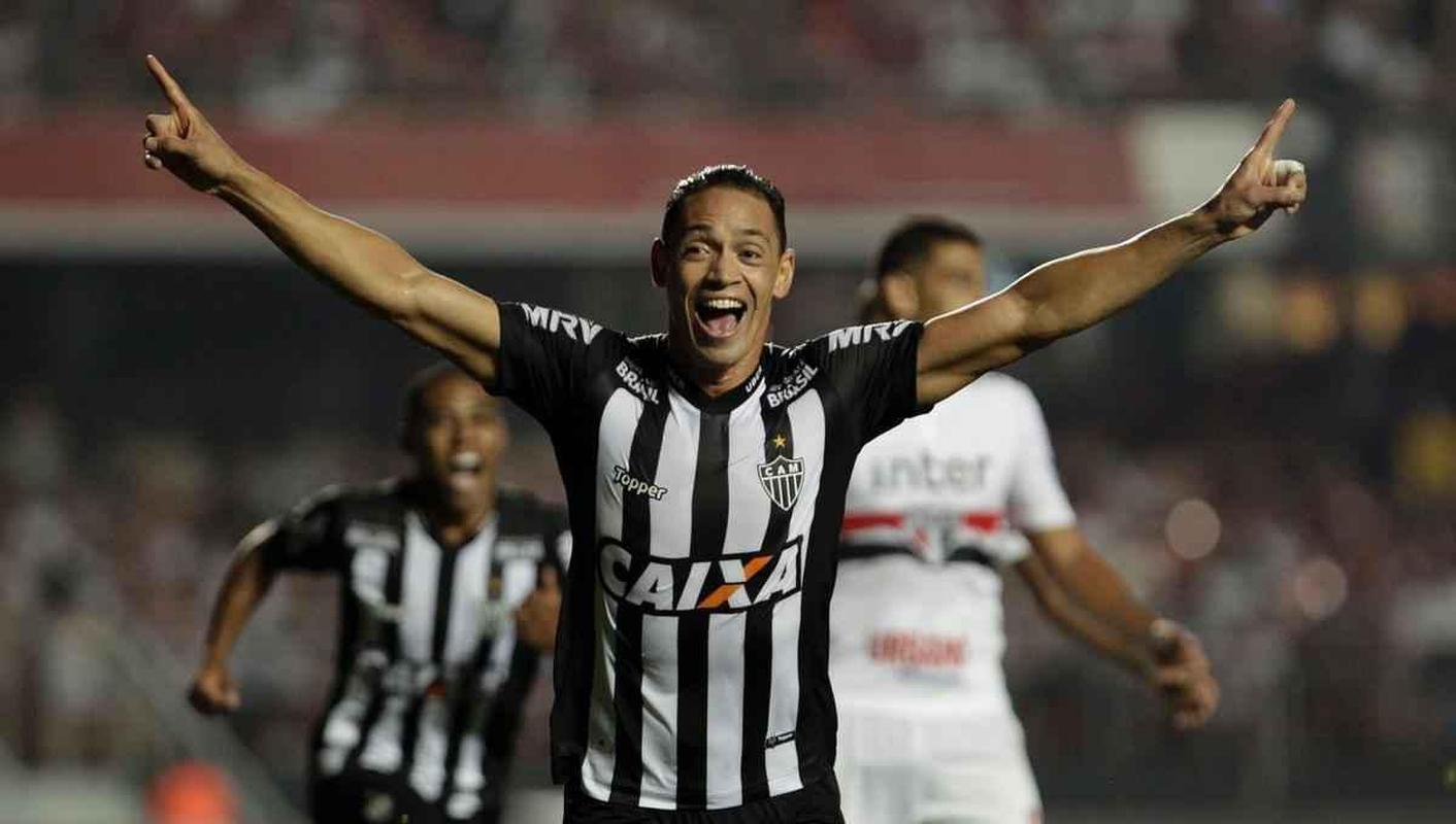 12 Ricardo Oliveira - 37 gols