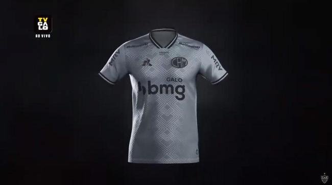 Em 2020, a LeCoq Sportif inovou. Lanou uma camisa cinza, com detalhes em preto. O escudo do Atltico utilizado foi o modelo antigo, utilizado no final da dcada de 1910