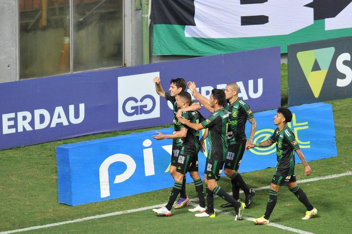 O Amrica recebeu o Patrocinense nesta quarta-feira (16), no Independncia, em Belo Horizonte, para confronto vlido pela 7 rodada do Campeonato Mineiro. A partida marcou a estreia do experiente goleiro Jailson com a camisa do Coelho.