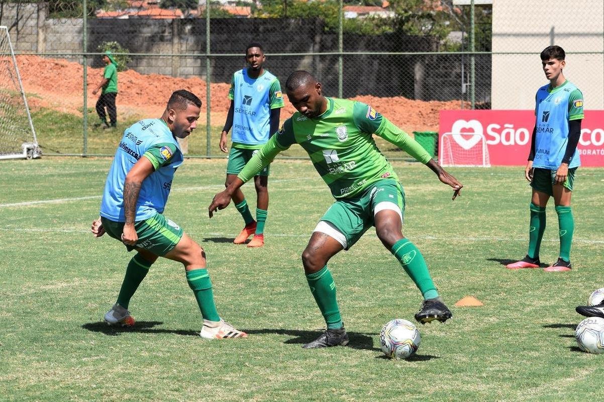 O Amrica segue com treinos preparatrios para a disputa do Campeonato Mineiro 2021. Comandados pelo auxiliar tcnico Mrcio Hahn, jogadores da base americana - e tambm os que tiveram menos oportunidades na temporada 2020 - realizam atividades voltadas ao Estadual.