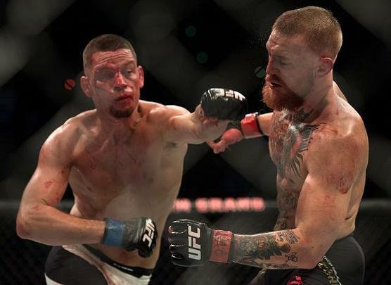 Nate Diaz vence Conor McGregor por finalização na luta principal do UFC 196