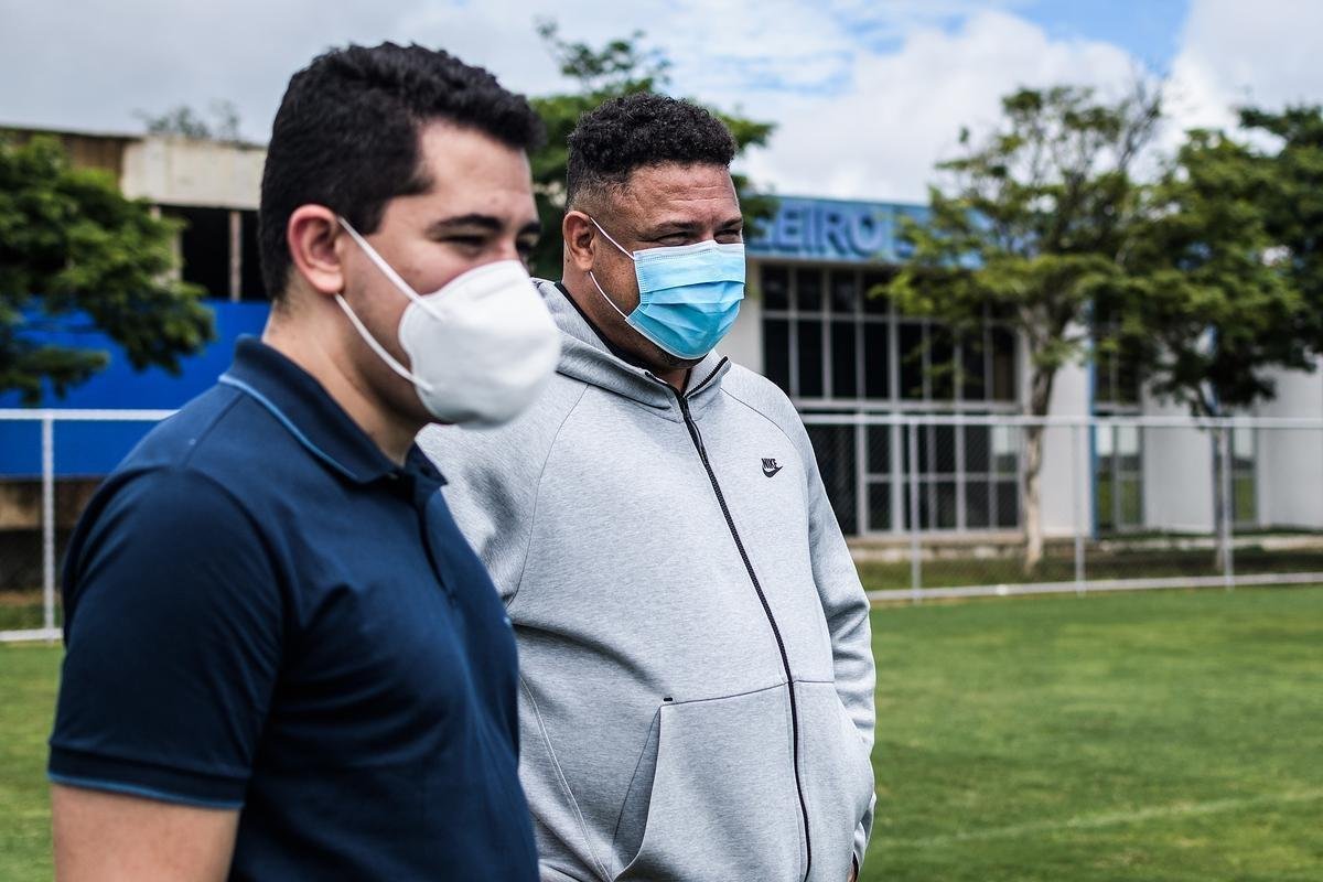 Em sua primeira visita  Toca da Raposa II, Ronaldo concedeu entrevista coletiva e teve contato com jogadores e comisso tcnica do Cruzeiro. Ele tambm se encontrou com scios da categoria Diamante.