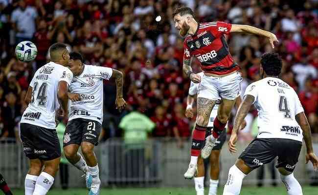 Lo Pereira fez o gol do Flamengo contra o Corinthians