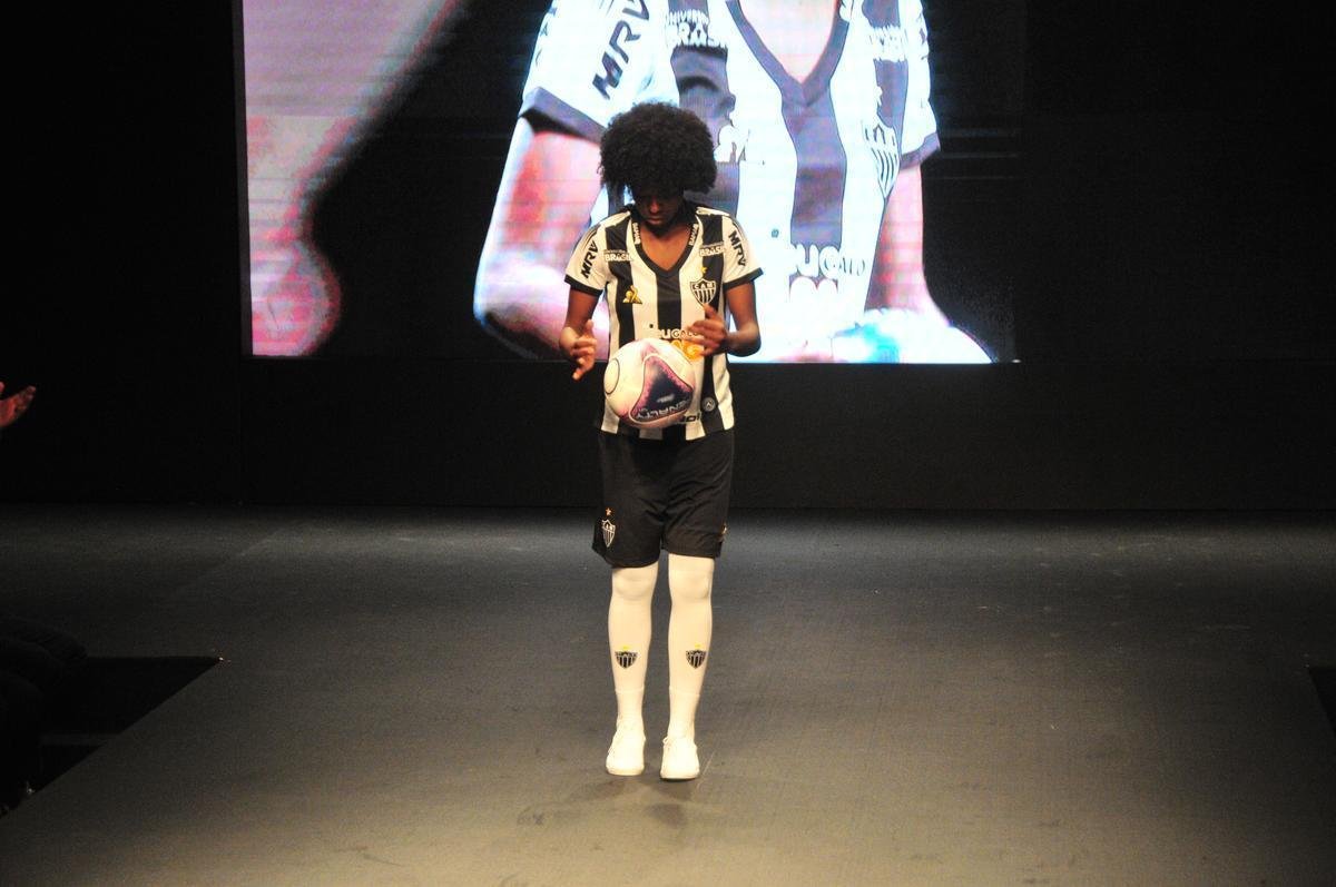 Nova coleo de uniformes do Atltico produzida pela fornecedora francesa Le Coq