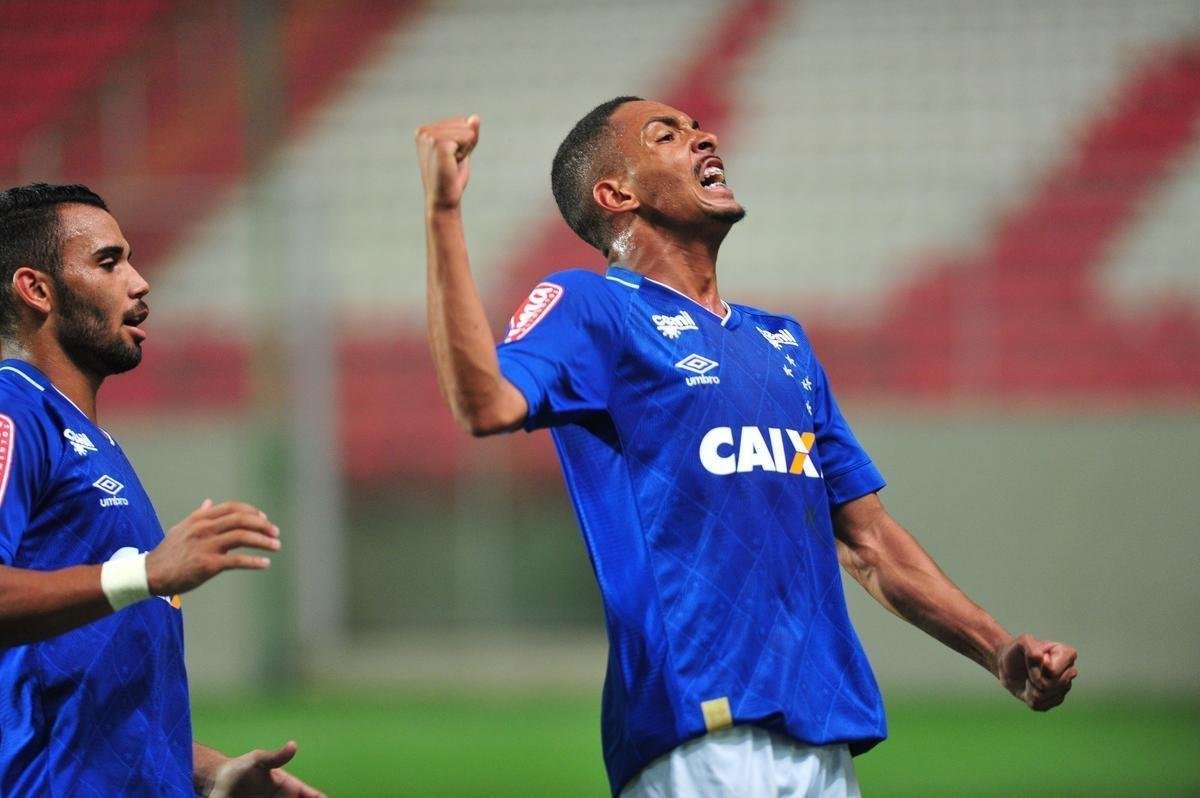 Aps por 2 a 2 no tempo normal, Cruzeiro derrotou Atltico por 4 a 2 nas penalidades e se sagrou campeo de torneio indito. Em 2018, clube celeste disputar a Copa Libertadores da categoria