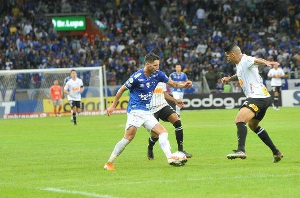 Fotos de Cruzeiro x Corinthians, no Mineiro, pela oitava rodada do Campeonato Brasileiro