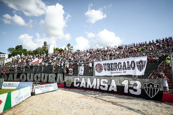 Torcedores do Atlético na partida contra o Patrocinense, no Estádio Pedro Alves do Nascimento, em Patrocínio, pelo Campeonato Mineiro