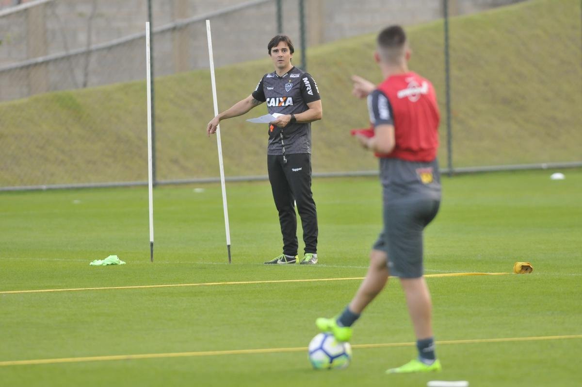 Yimmi Char, David Terans e Denlson participaram do treino em campo pela primeira vez