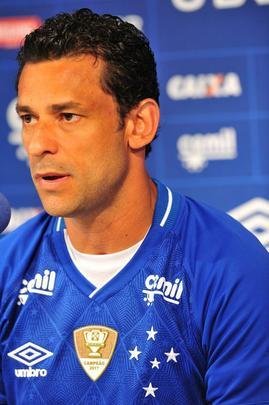 Fred foi apresentado no Cruzeiro pelo presidente Wagner Pires de S e pelo vice Itair Machado