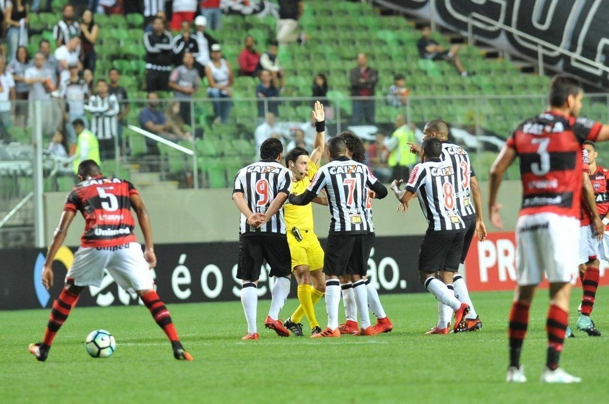 Galo recebeu o Atltico Goianiense, no Independncia, pela 33 rodada do Campeonato Brasileiro