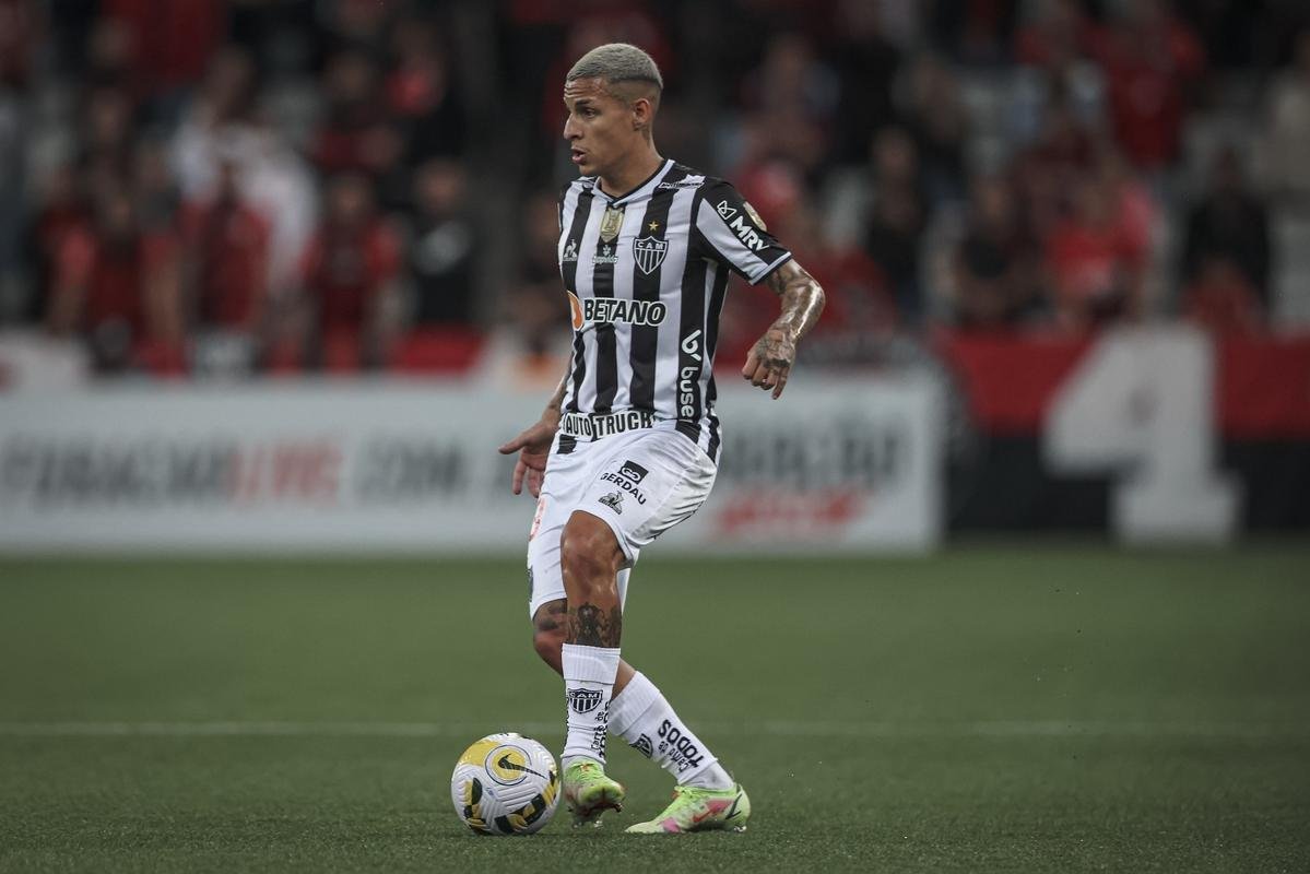 Neste domingo (17), o Atlético enfrentou, em Curitiba, o Athletico-PR pela 2ª rodada da Série A do Campeonato Brasileiro. A partida foi realizada na Arena da Baixada.
