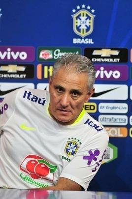Tite comandou treino no Mineiro e, em seguida, concedeu entrevista coletiva