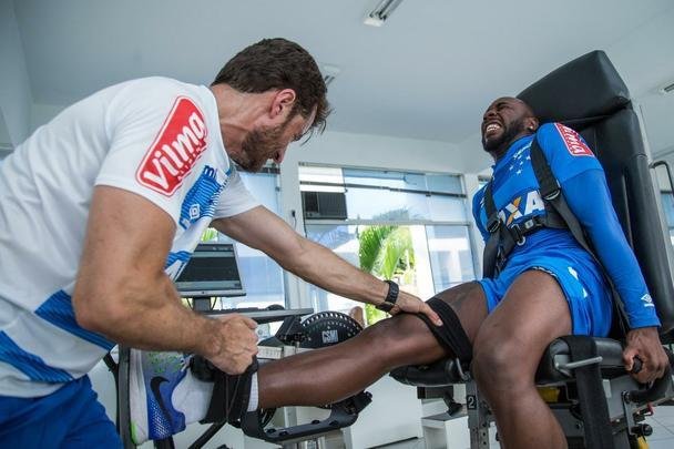 Fotos de divulgao do Cruzeiro das atividades realizadas na reapresentao