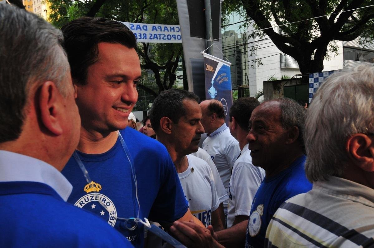 Fotos da eleio presidencial no Cruzeiro. Parque esportivo do Barro Preto, em BH, esteve lotado durante tarde e noite desta segunda-feira