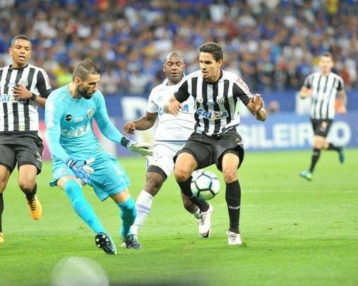 Imagens da torcida e da partida entre Cruzeiro e Santos, no Mineiro