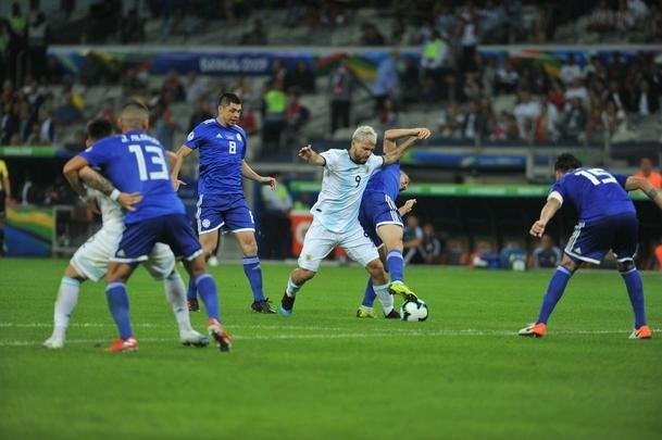 Fotos do duelo entre Argentina e Paraguai, no Mineiro, pela Copa Amrica