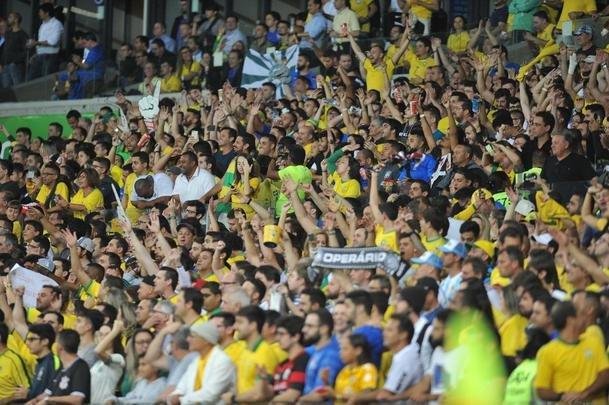 Fotos das torcidas de Brasil e Argentina, no Mineiro, no clssico vlido pela semifinal da Copa Amrica