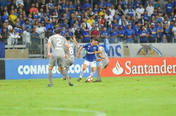 Fotos do primeiro tempo do duelo entre Cruzeiro e Racing, no Mineiro, pela Libertadores