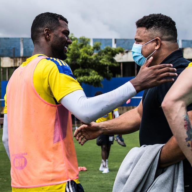 Em sua primeira visita  Toca da Raposa II, Ronaldo concedeu entrevista coletiva e teve contato com jogadores e comisso tcnica do Cruzeiro. Ele tambm se encontrou com scios da categoria Diamante.