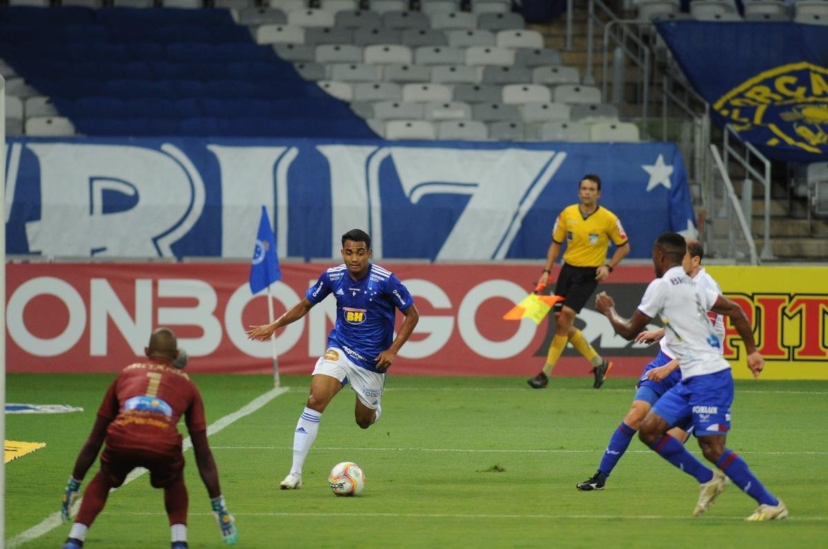 Fotos do jogo entre Cruzeiro e Paran Clube, no Mineiro, em Belo Horizonte, pela 19 rodada da Srie B do Campeonato Brasileiro