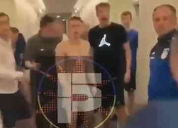 jogadores do Shinnik Yaroslavi, da segunda divisão russa, se encontraram com os atletas do FC Minaj, da Ucrânia, e trocaram agressões