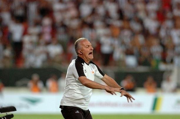 Dorival Jnior esteve  frente do Atltico em quatro vezes entre 2010 e 2011. Foram trs vitrias e uma derrota.