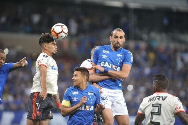 Fotos do primeiro tempo do duelo entre Cruzeiro e Flamengo, no Mineiro, pelas oitavas de final da Libertadores