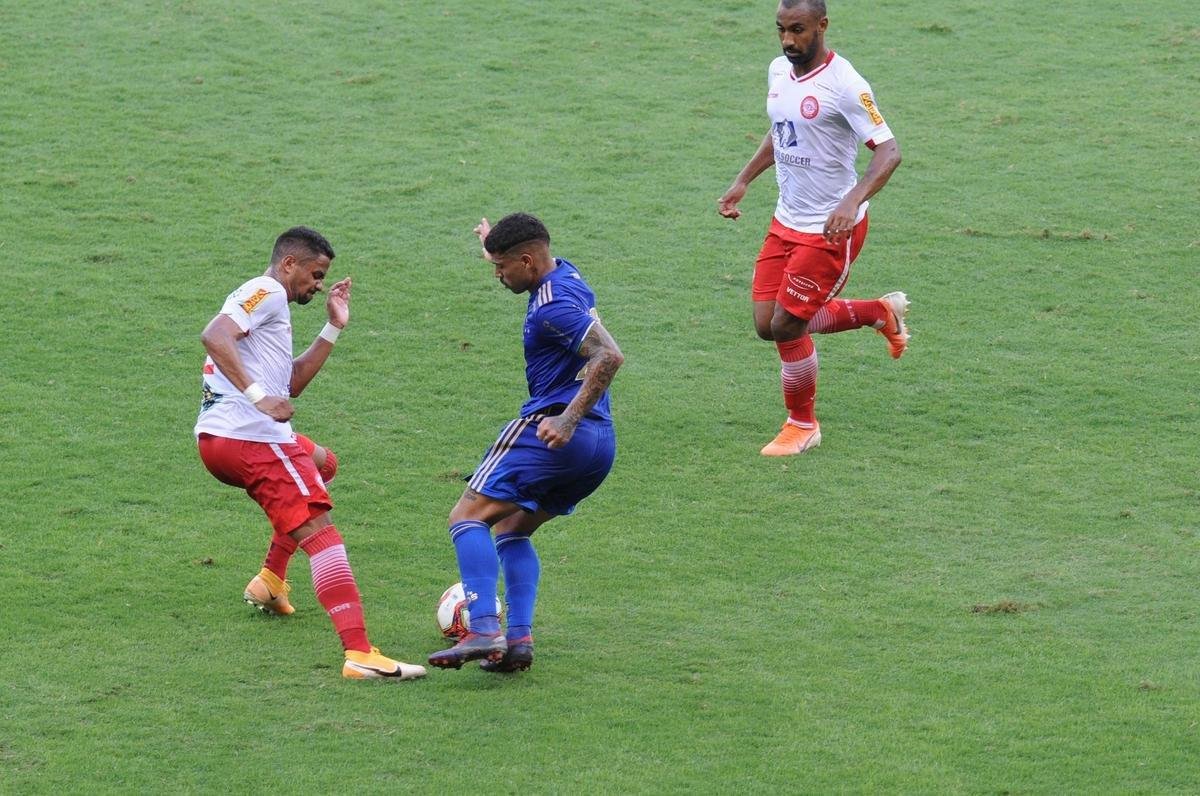 Fotos do empate por 0 a 0 entre Cruzeiro e Tombense, no Mineiro, em Belo Horizonte, pela sexta rodada do Campeonato Mineiro de 2021. Goleiro cruzeirense Fbio pegou um pnalti cobrado por Paulinho Dias e evitou o revs.