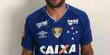 Atacante Fred posa com a camisa do Cruzeiro e com nova diretoria do clube celeste