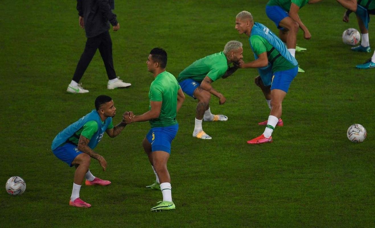 Brasil e Colmbia se enfrentaram no Estdio Nilton Santos, pelo Grupo B da Copa Amrica 