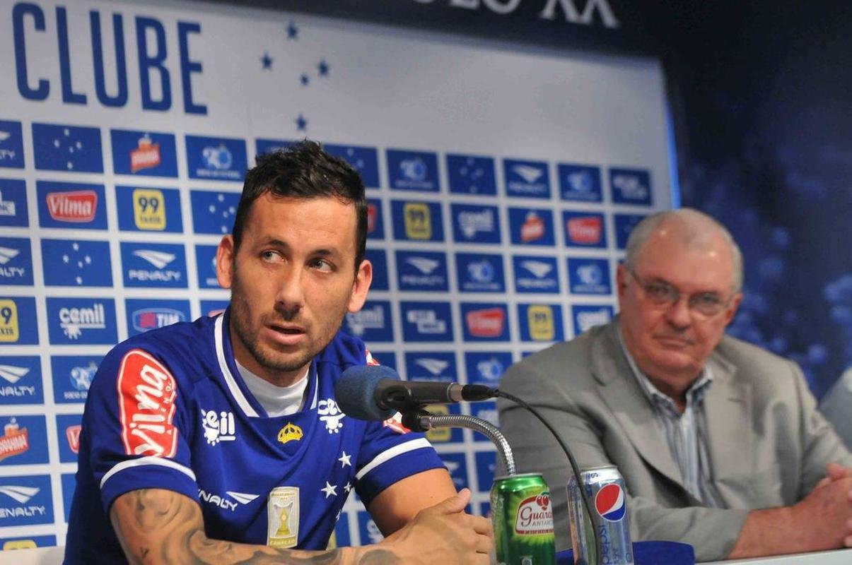 2015 - Ariel Cabral (volante): ex-Vlez Sarsfield, o argentino se tornou o estrangeiro com mais jogos pelo Cruzeiro (193 jogos).