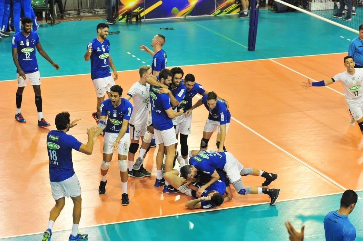 Final no Ginsio do Riacho foi marcada por muito equilbrio, mas prevaleceu maior qualidade do Cruzeiro