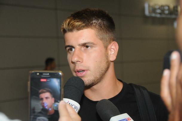 Meia argentino Toms Andrade, de 21 anos, vindo do River Plate, chegou a BH para defender o Atltico