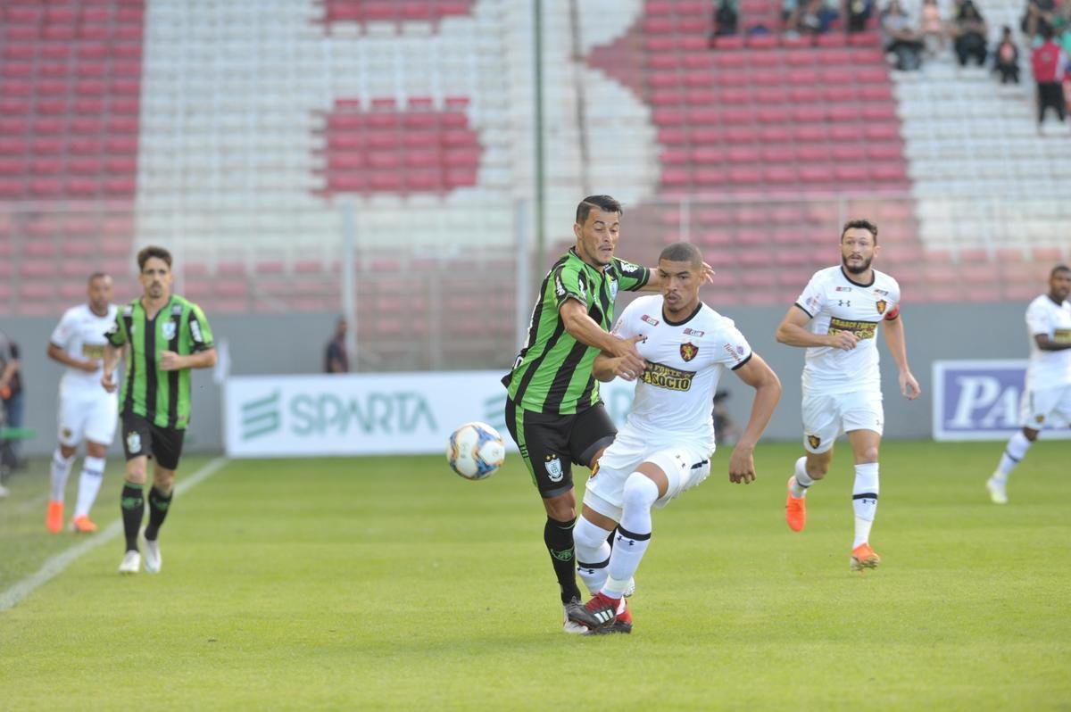Confira as imagens da partida, vlida pela 4 rodada da Srie B do Campeonato Brasileiro