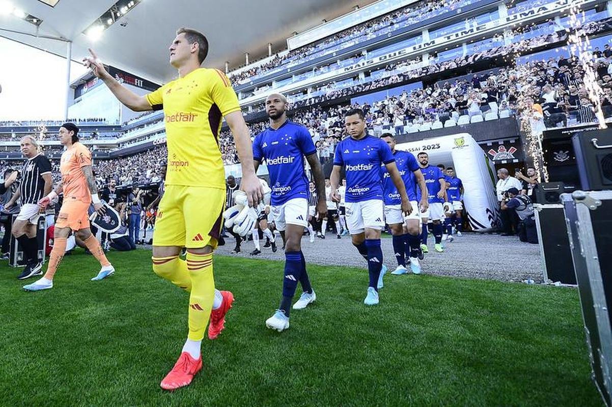 Pela primeira rodada do Campeonato Brasileiro, Corinthians e Cruzeiro se enfrentam na Neo Qumica Arena, em So Paulo