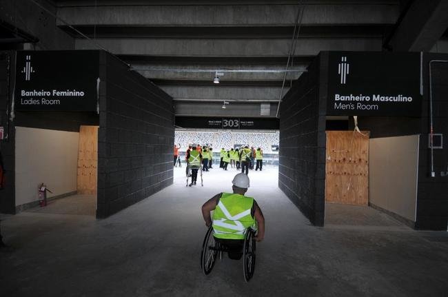 Fotos da visita feita por pessoas com deficincia na Arena MRV, nesta quinta-feira (9/2)
