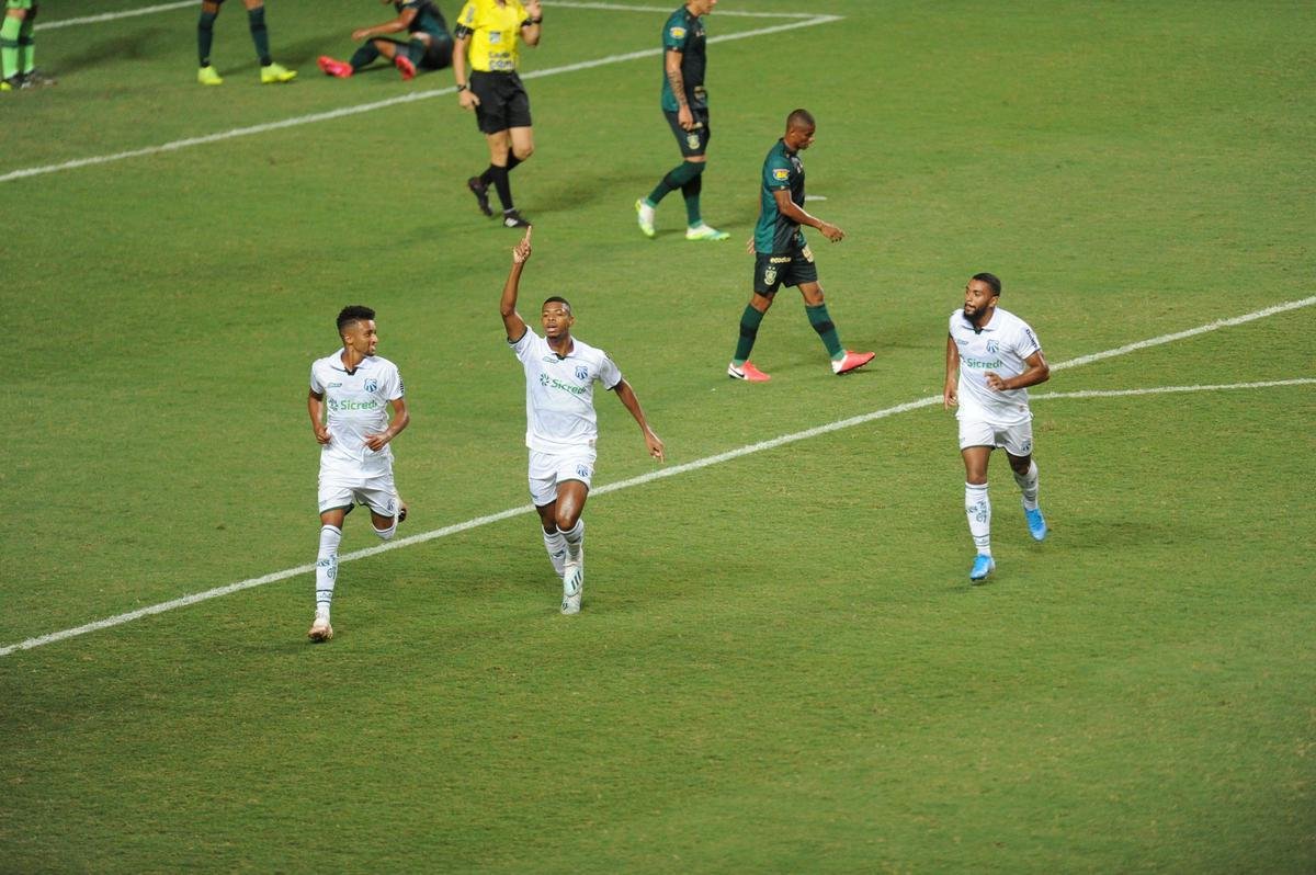 Fotos da vitria da Caldense sobre o Amrica, por 1 a 0, no Independncia, em Belo Horizonte, pela quarta rodada do Campeonato Mineiro de 2021. Atacante Amarildo marcou o nico gol da partida,