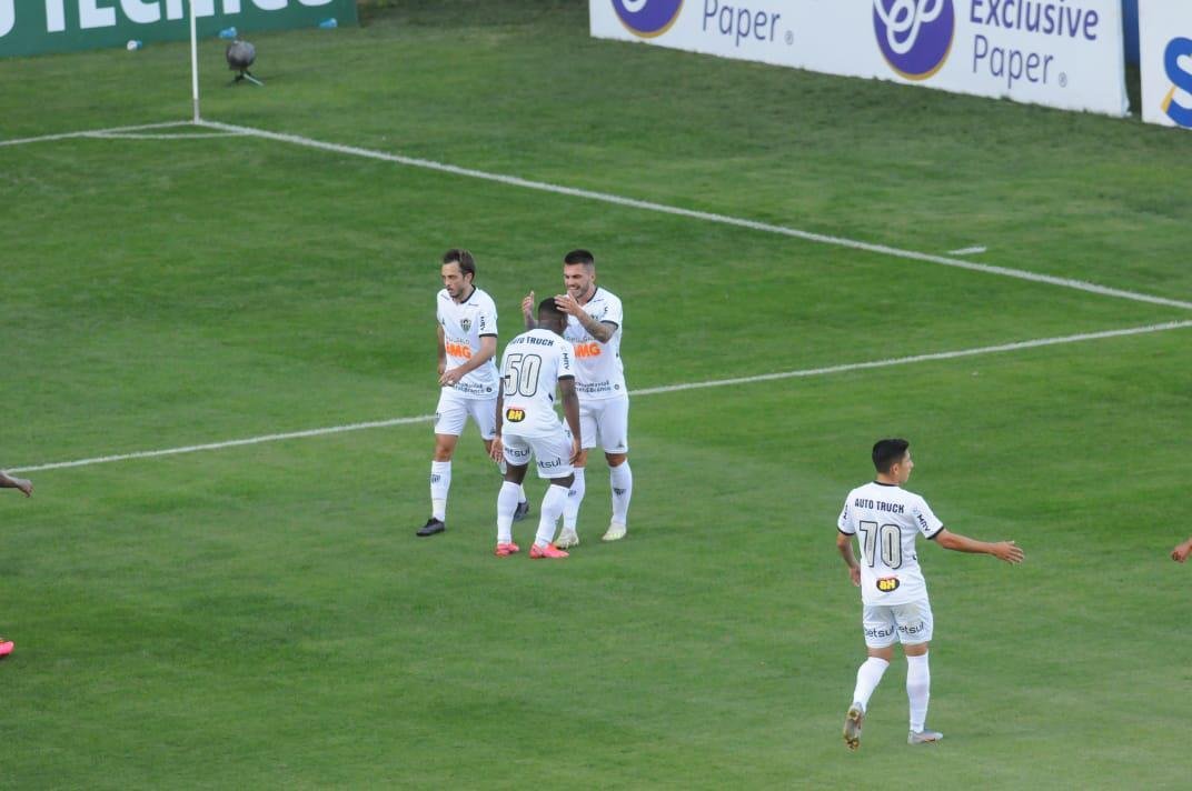 Fotos do clssico entre Amrica e Atltico, no Independncia, em Belo Horizonte, pela 10 rodada do Campeonato Mineiro. Jogo marcou o retorno dos dois rivais ao futebol em plena pandemia do novo coronavrus (Juarez Rodrigues/EM/DAPress)
