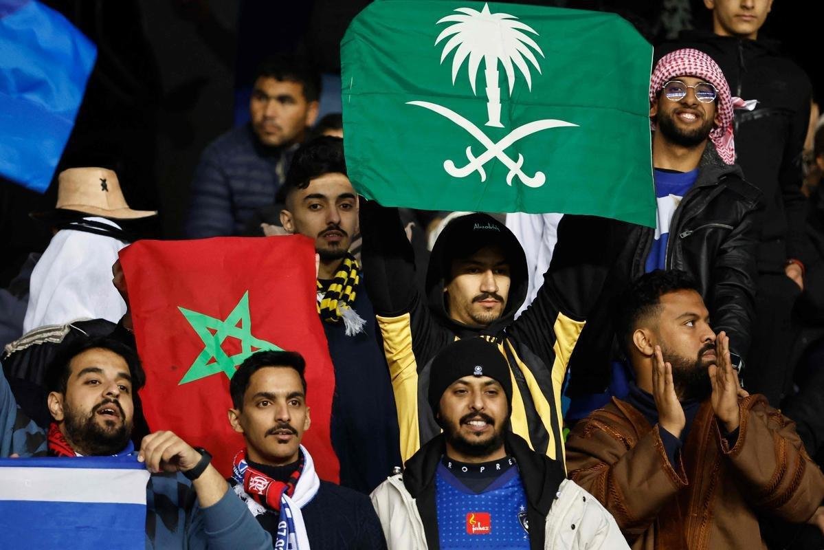 Torcedores de Flamengo e Al Hilal no Estdio Ibn-Batouta, em Tnger, no Marrocos